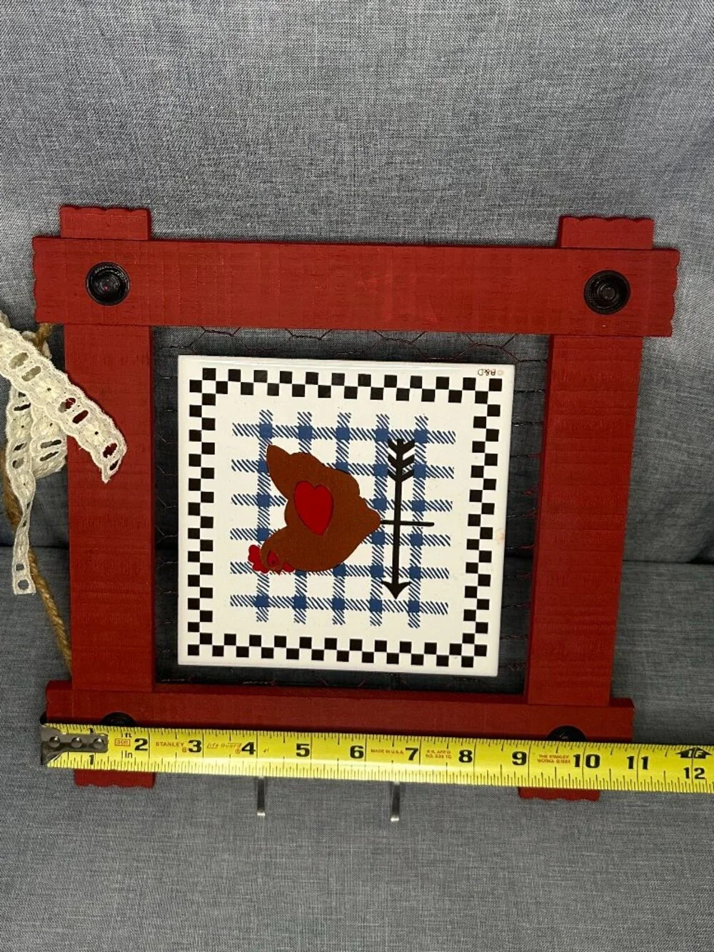 Wood Frame Chicken Wire Hanging Plaque ceramic Barnyard Scene Farmhouse Decor